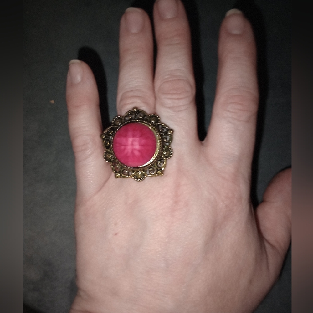 8 New Pink & Gold Adjustable Rings - Picture 6 of 6